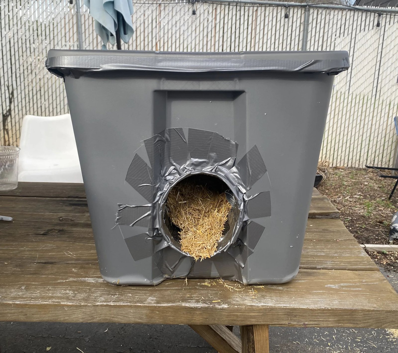 DIY winter cat shelter